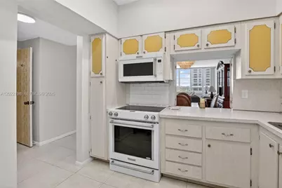 1817 S Ocean Dr #PH-19, Hallandale Beach, FL 33009 - Photo 4