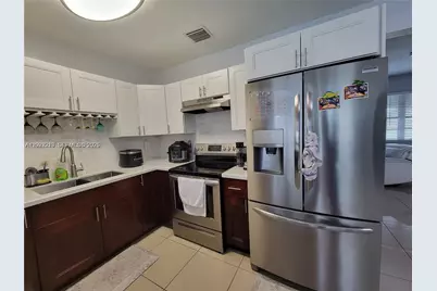 6930 SW 12th St, Pembroke Pines, FL 33023 - Photo 4