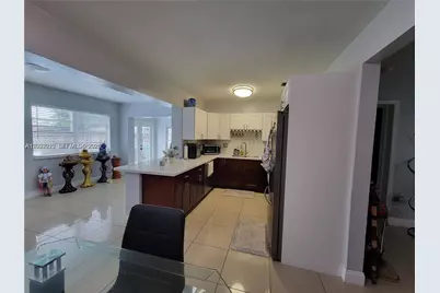 6930 SW 12th St, Pembroke Pines, FL 33023 - Photo 8