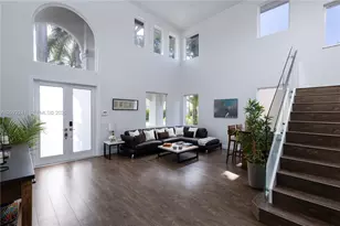 2517 Hunters Run Way, Weston, FL 33327 - Photo 2