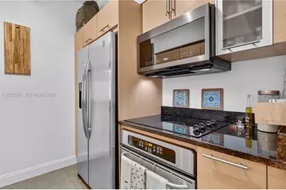 31 SE 5th St #203, Miami, FL 33131 - Photo 8