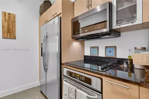 31 SE 5th St, Miami, FL 33131 - Photo 8