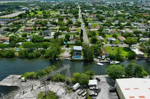 201 NW 14th Way, Dania Beach, FL 33004 - Photo 4