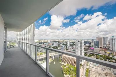 185 SW 7th St #4201, Miami, FL 33130 - Photo 4