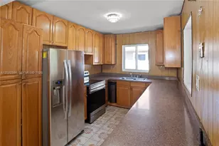 1075 NW 127th St, North Miami, FL 33168 - Photo 6