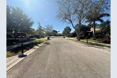 2644 Miller Ct, Weston, FL 33332 - Photo 18