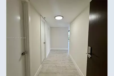 801 N Venetian Dr #408, Miami, FL 33139 - Photo 6