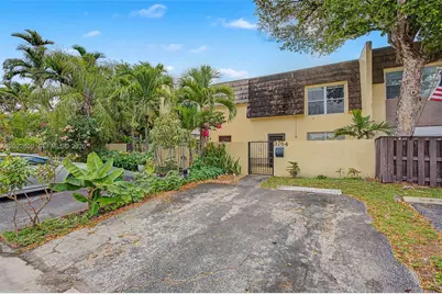 3764 SW 60th Ter #15, Davie, FL 33314 - Photo 1