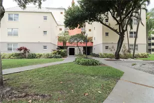 8245 Lake Dr, Doral, FL 33166 - Photo 12
