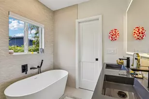 5620 SW 63rd Ct, South Miami, FL 33143 - Photo 16