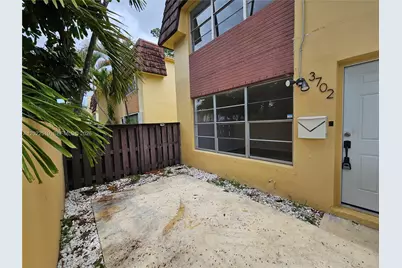 3702 SW 60th Ter #31, Davie, FL 33314 - Photo 2