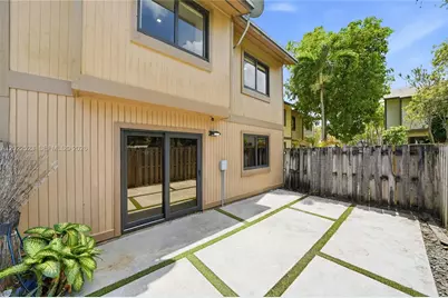 455 NE 210th Ter, Miami, FL 33179 - Photo 10
