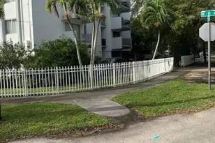 1090 NE 129th St, North Miami, FL 33161 - Photo 2