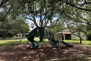 1571 NW 96th Way, Pembroke Pines, FL 33024 - Photo 36