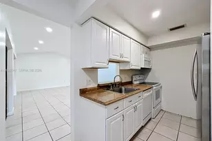 1571 NW 96th Way, Pembroke Pines, FL 33024 - Photo 8