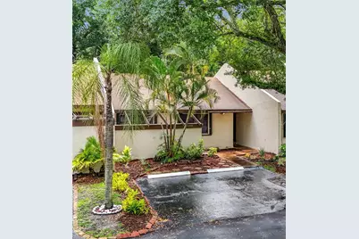 1571 NW 96th Way #1571, Pembroke Pines, FL 33024 - Photo 2