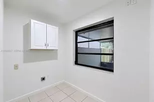 1571 NW 96th Way, Pembroke Pines, FL 33024 - Photo 20