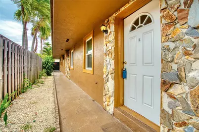 129 SE 4th Ave #1, Hallandale Beach, FL 33009 - Photo 2