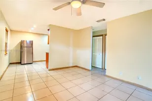 129 SE 4th Ave, Hallandale Beach, FL 33009 - Photo 6
