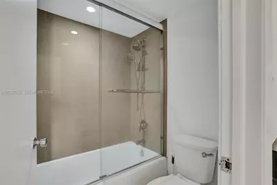 20515 E Country Club Dr #1641, Aventura, FL 33180 - Photo 26