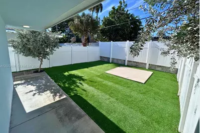 1041 NE 9th Ave #A5, Fort Lauderdale, FL 33304 - Photo 2