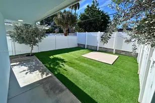 1041 NE 9th Ave, Fort Lauderdale, FL 33304 - Photo 2