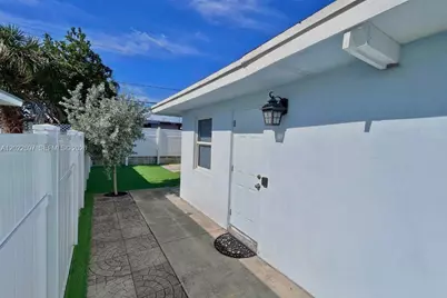 1041 NE 9th Ave #A5, Fort Lauderdale, FL 33304 - Photo 1