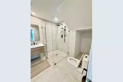 8300 Hawthorne Ave, Miami Beach, FL 33141 - Photo 16