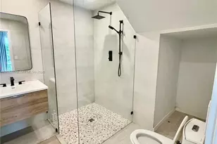 8300 Hawthorne Ave, Miami Beach, FL 33141 - Photo 16