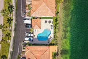 781 NE 195th St, Miami, FL 33179 - Photo 14