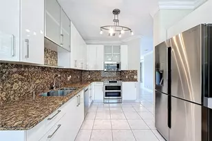 781 NE 195th St, Miami, FL 33179 - Photo 18