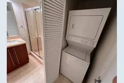 1111 SW 1st Ave #2118, Miami, FL 33130 - Photo 6