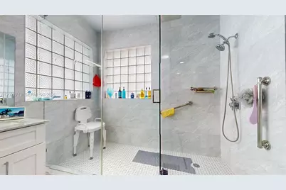 357 W 44th St, Hialeah, FL 33012 - Photo 32