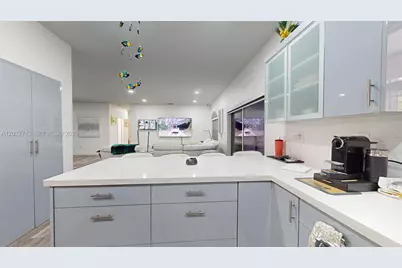 357 W 44th St, Hialeah, FL 33012 - Photo 14