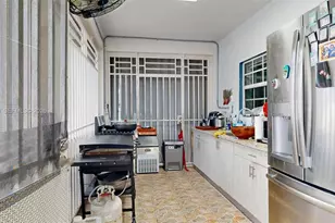 357 W 44th St, Hialeah, FL 33012 - Photo 62