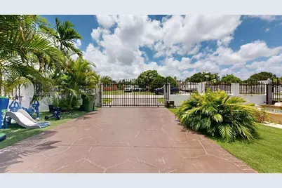 357 W 44th St, Hialeah, FL 33012 - Photo 6