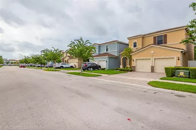 806 NE 191st St, Miami, FL 33179 - Photo 2