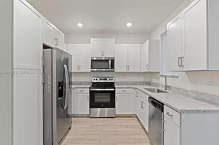 2474 SE 10th Ct, Homestead, FL 33035 - Photo 2
