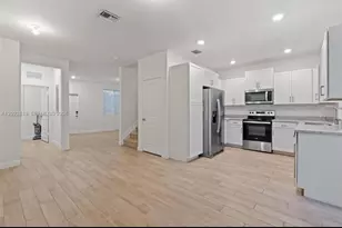 2474 SE 10th Ct, Homestead, FL 33035 - Photo 2