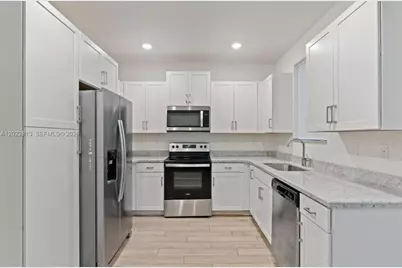 2474 SE 10th Ct, Homestead, FL 33035 - Photo 6