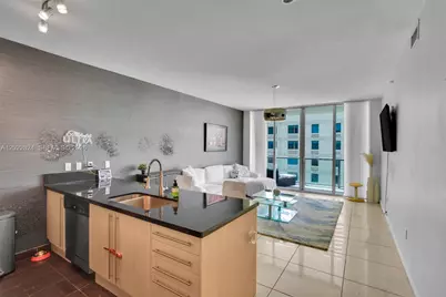 79 SW 12th St #1605, Miami, FL 33130 - Photo 2