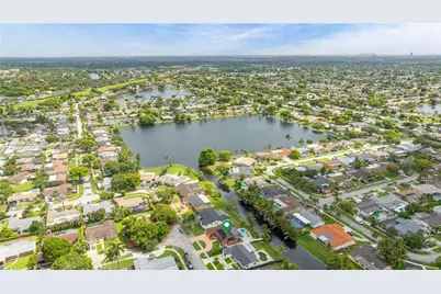 321 NW 96th Ave, Pembroke Pines, FL 33024 - Photo 34