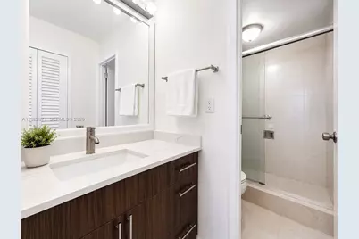 2899 Collins Ave #1042, Miami Beach, FL 33140 - Photo 8