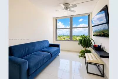 2899 Collins Ave #1042, Miami Beach, FL 33140 - Photo 2