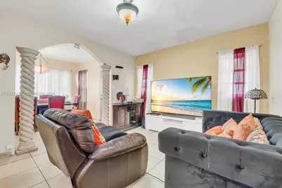 1122 NW 38th St, Miami, FL 33127 - Photo 8