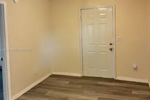117 NE 5th St NE, Winter Haven, FL 33881 - Photo 2