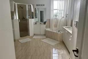 10919 NW 80th Ln, Doral, FL 33178 - Photo 18