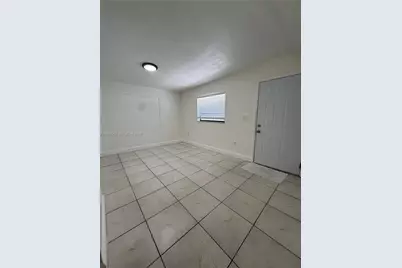 1046 NW 33rd Ave #Back, Miami, FL 33125 - Photo 4
