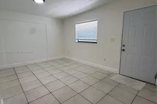 1046 NW 33rd Ave, Miami, FL 33125 - Photo 4