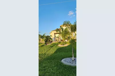 225 SW 31st Pl, Cape Coral, FL 33991 - Photo 2